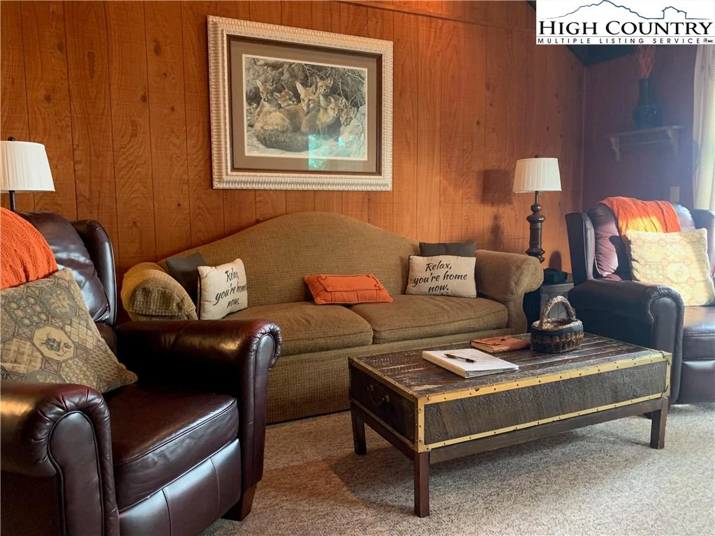 Image number 13 for the current listing