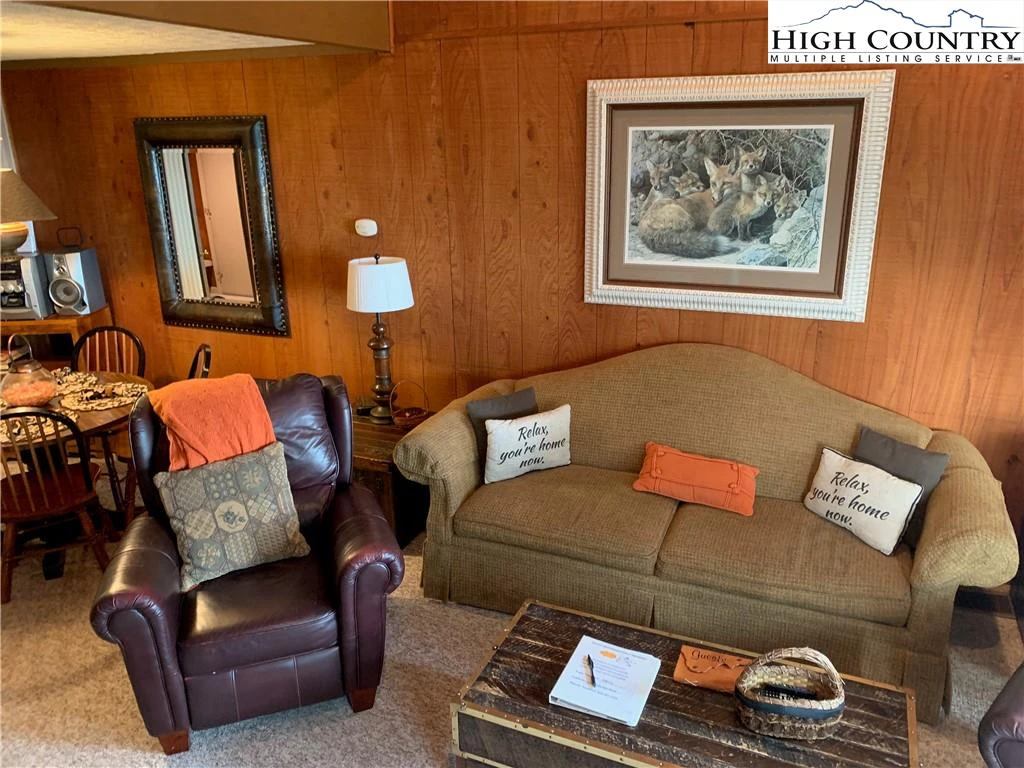 Image number 11 for the current listing