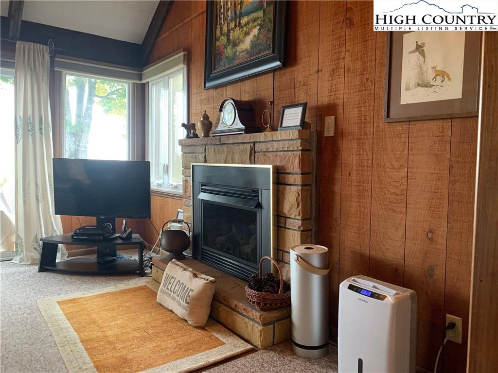 Image number 7 for the current listing