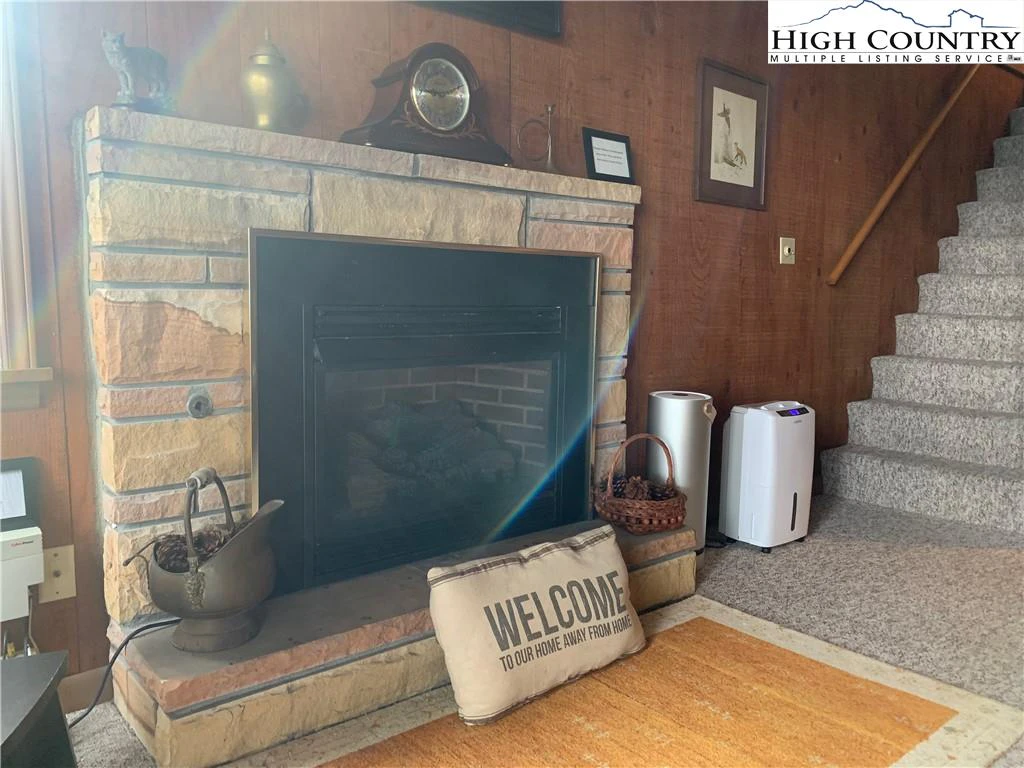 Image number 6 for the current listing