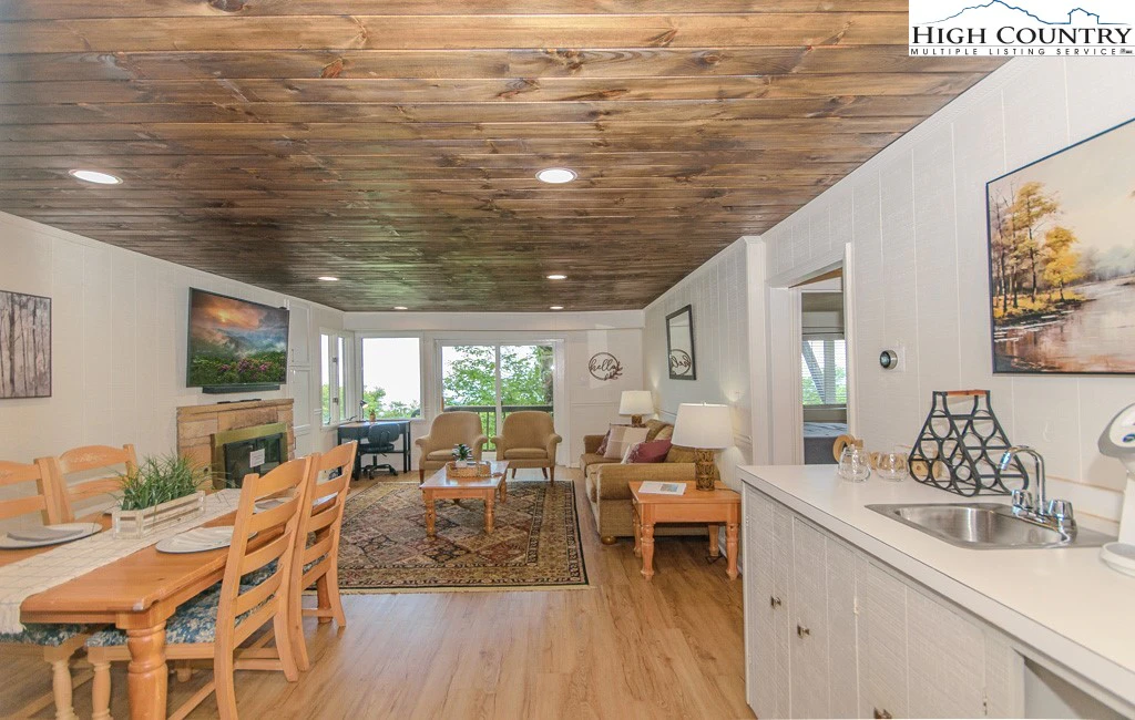 Image number 21 for the current listing