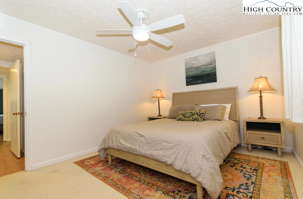 Image number 5 for the current listing