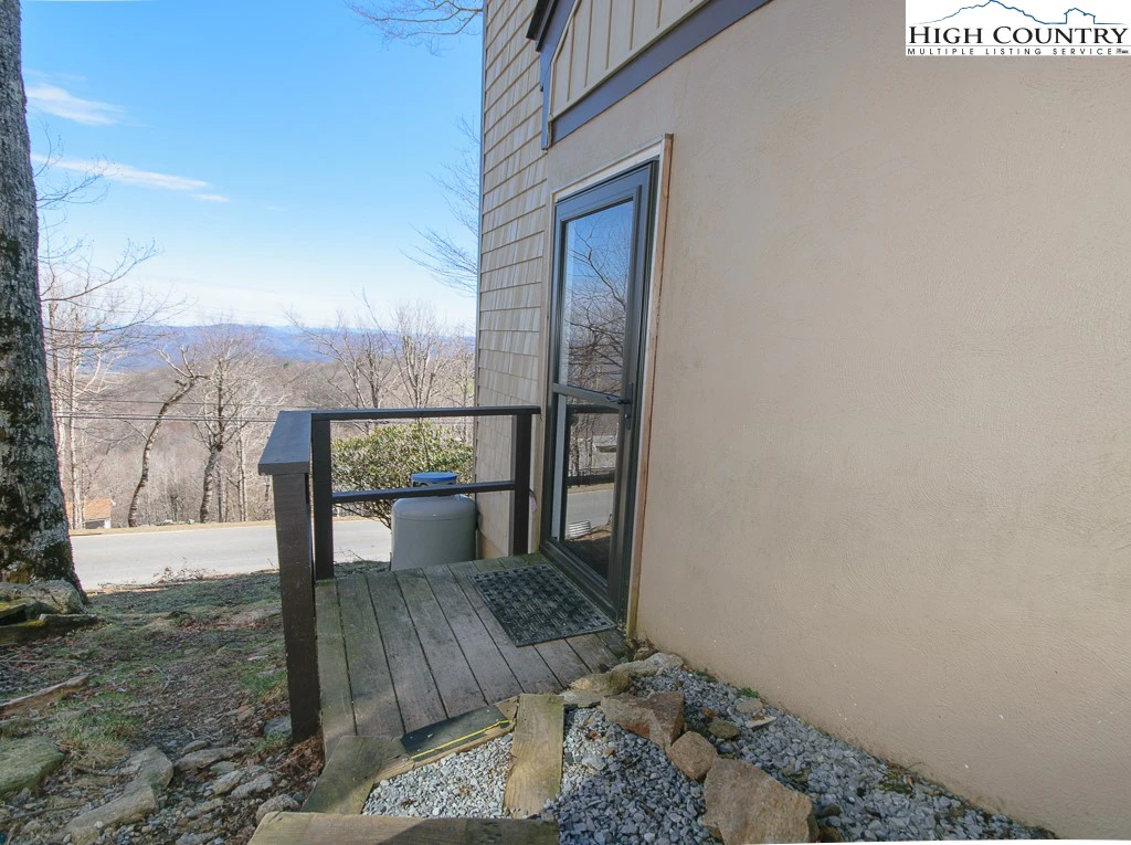 Image number 11 for the current listing