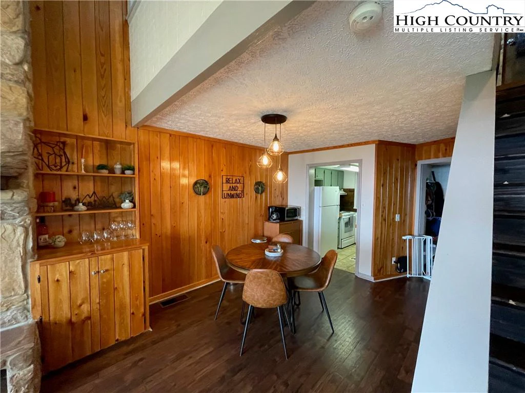 Image number 20 for the current listing