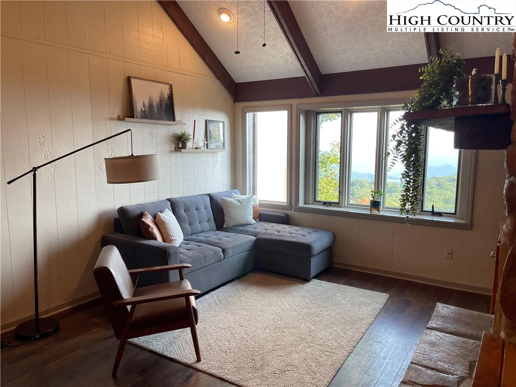 Image number 18 for the current listing