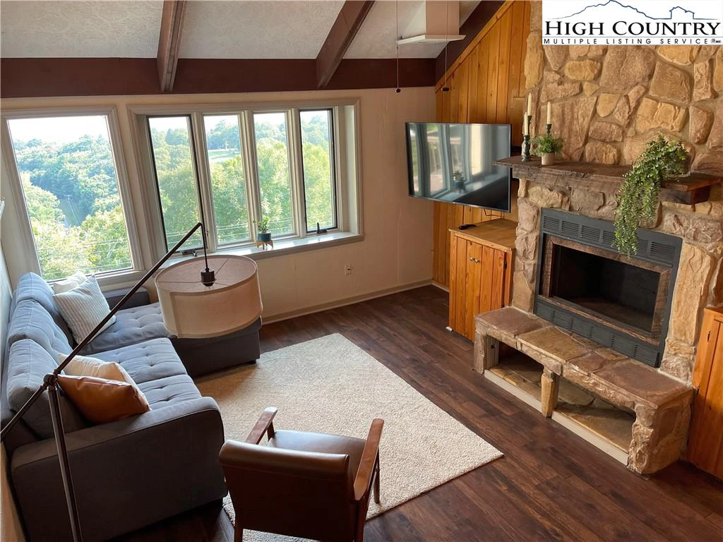 Image number 2 for the current listing