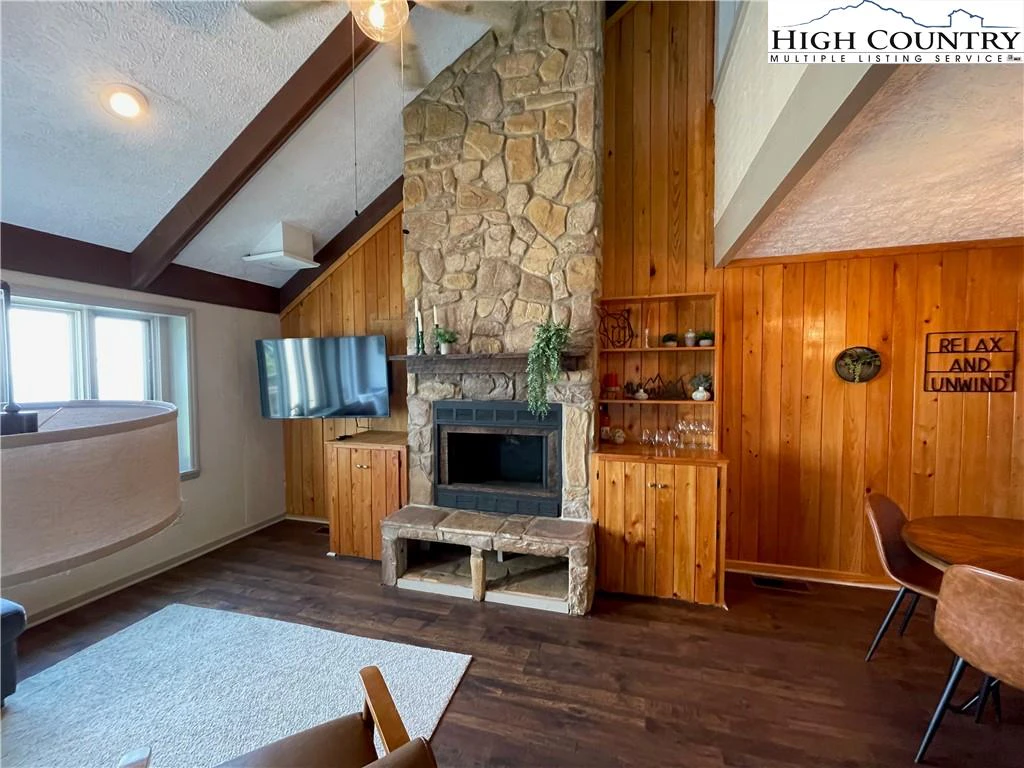 Image number 14 for the current listing
