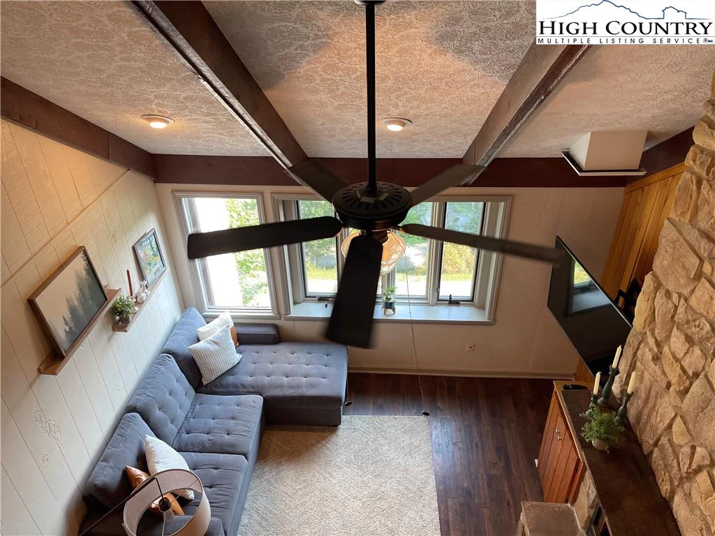 Image number 11 for the current listing