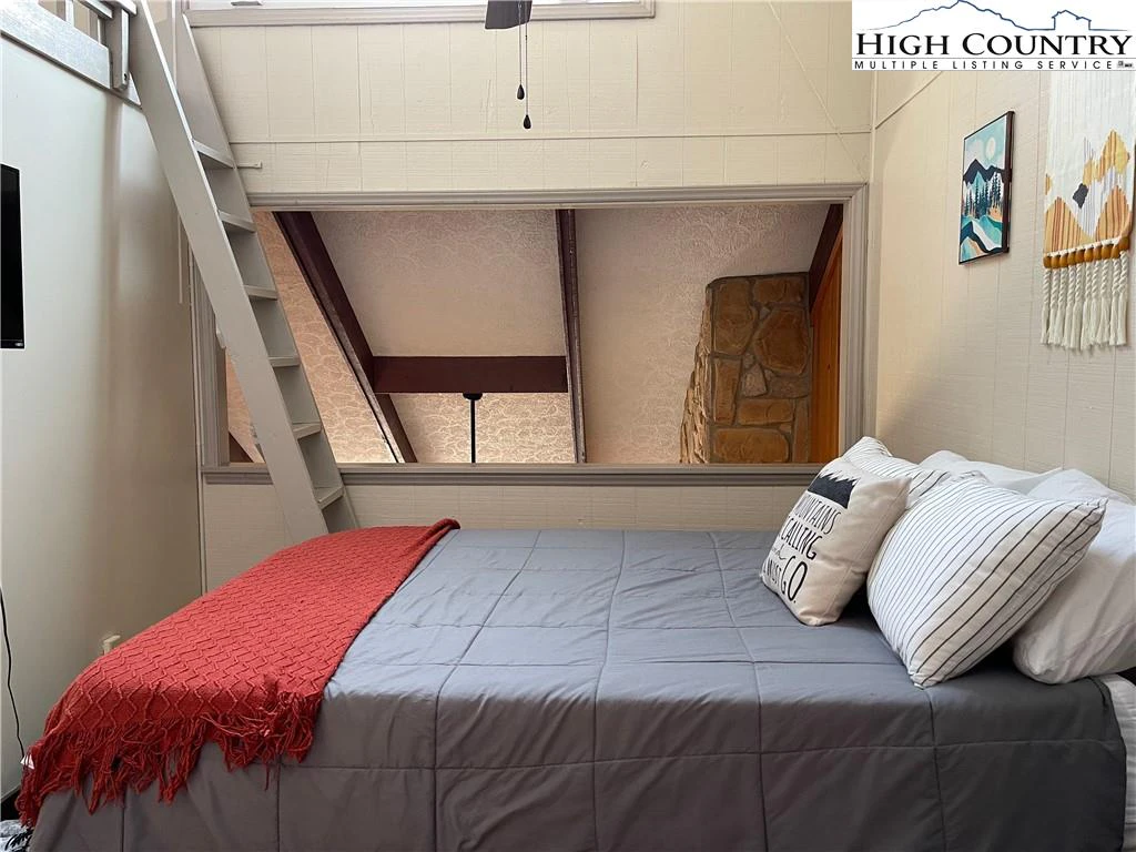 Image number 7 for the current listing