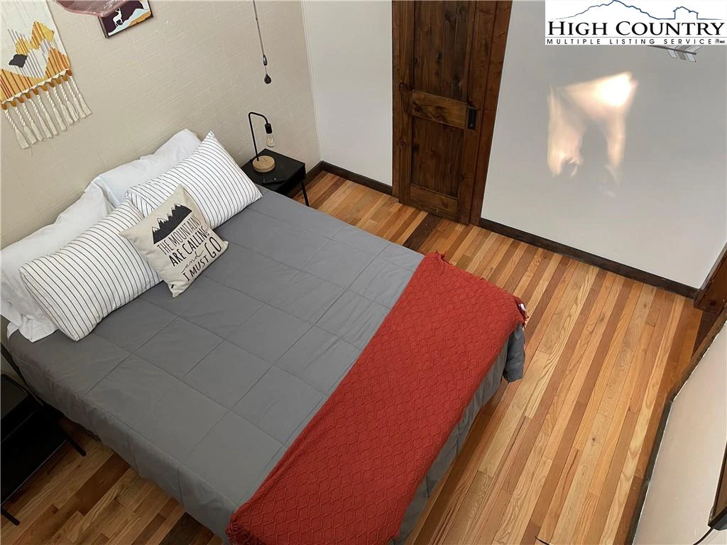 Image number 6 for the current listing