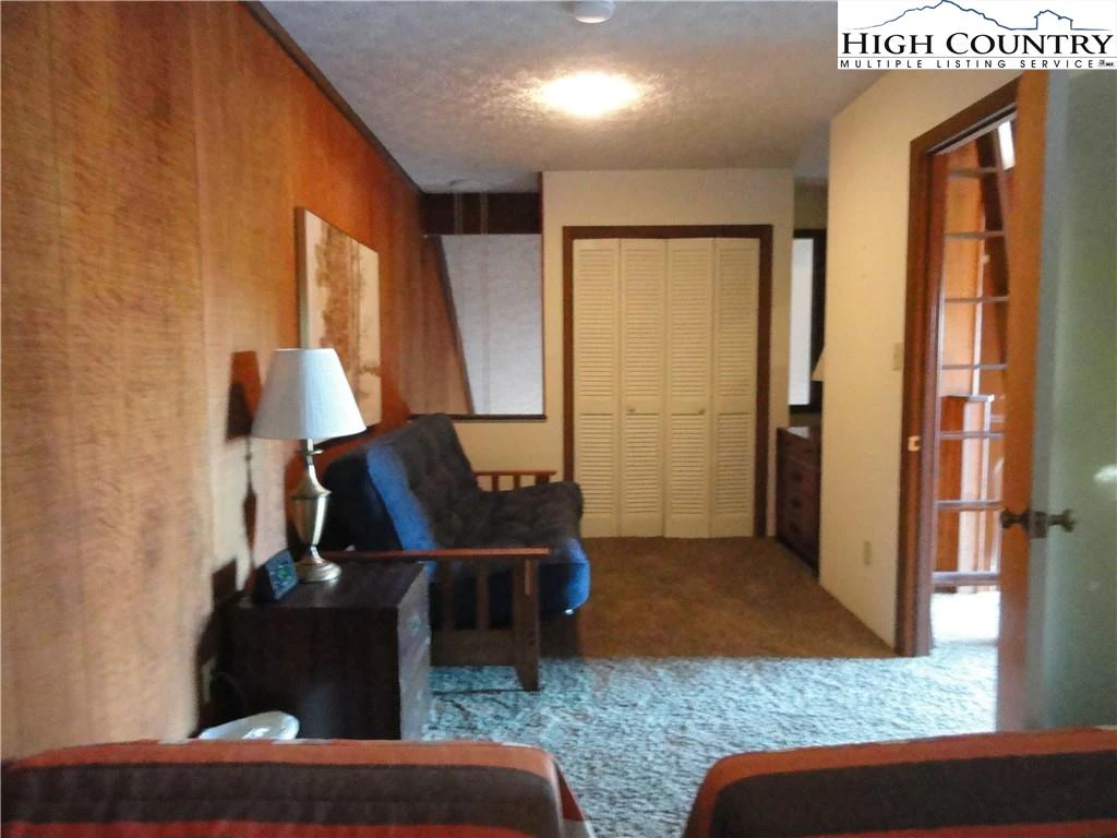 Image number 11 for the current listing