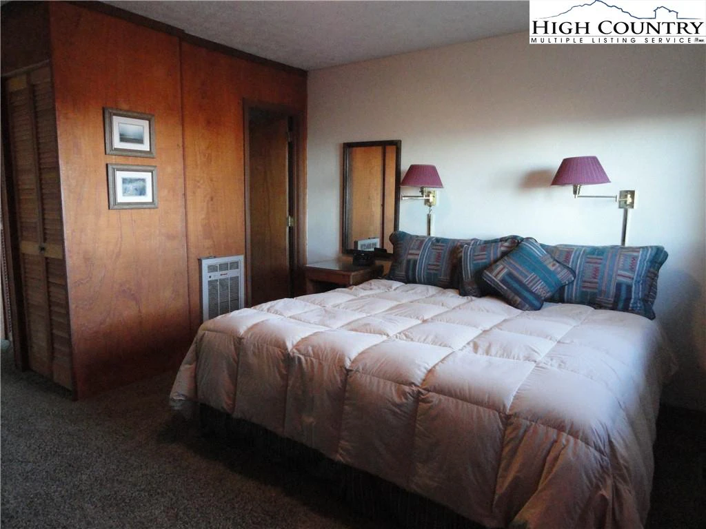 Image number 12 for the current listing