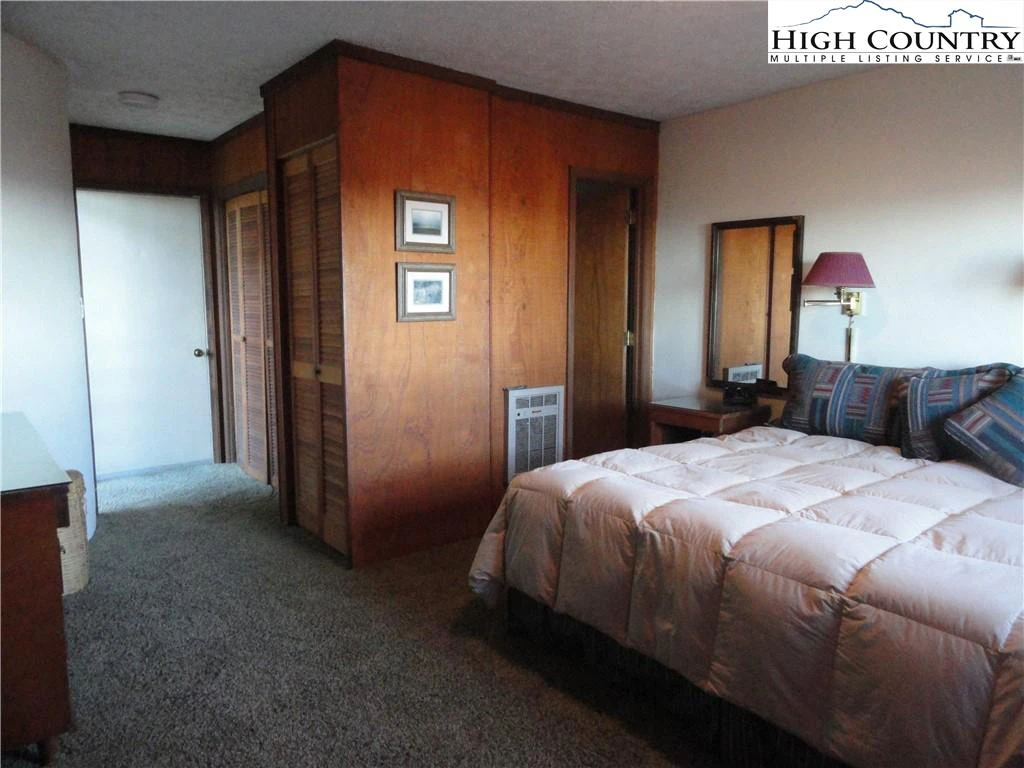 Image number 13 for the current listing