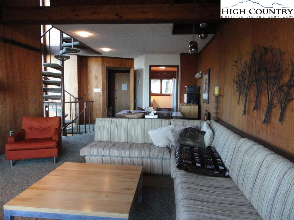 Image number 4 for the current listing