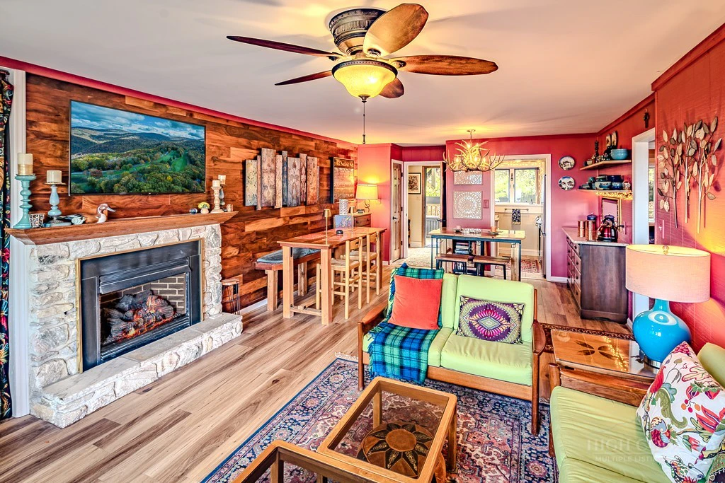 Image number 13 for the current listing