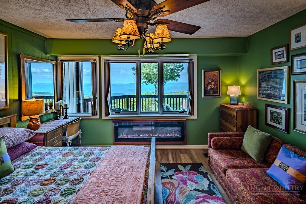 Image number 21 for the current listing
