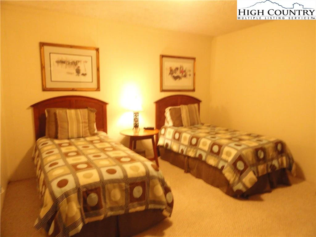 Image number 2 for the current listing