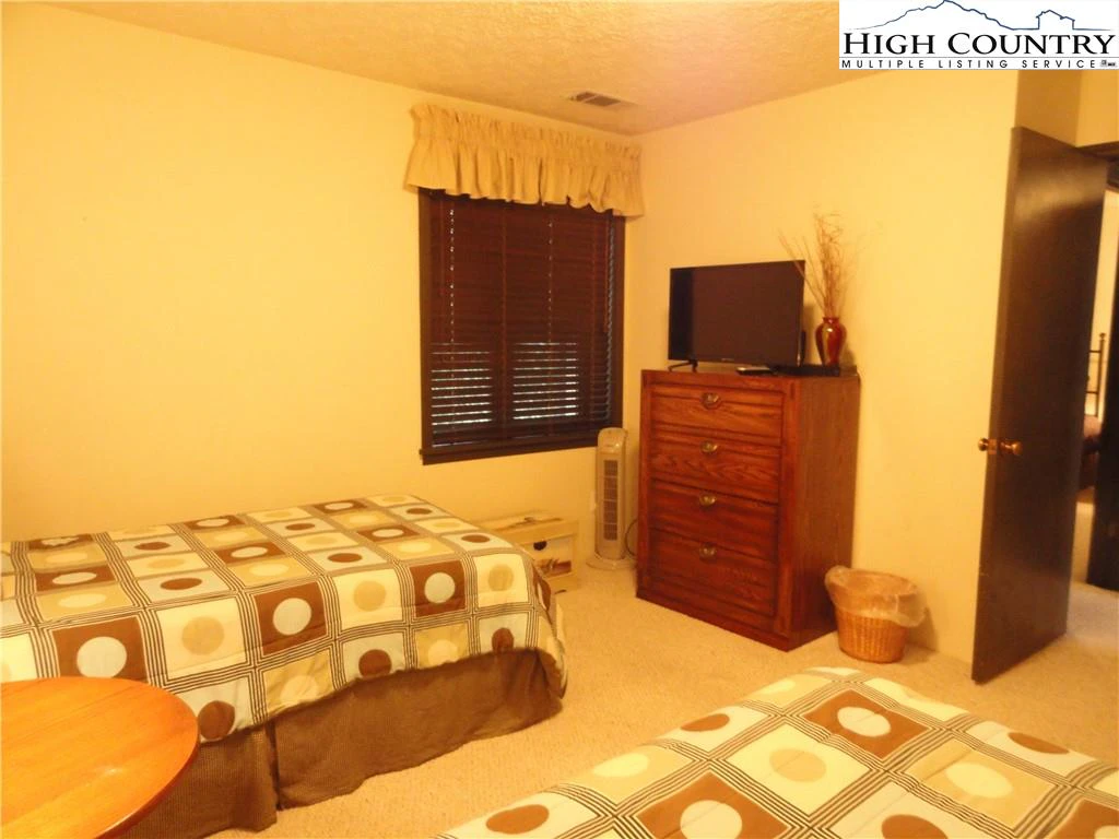 Image number 12 for the current listing