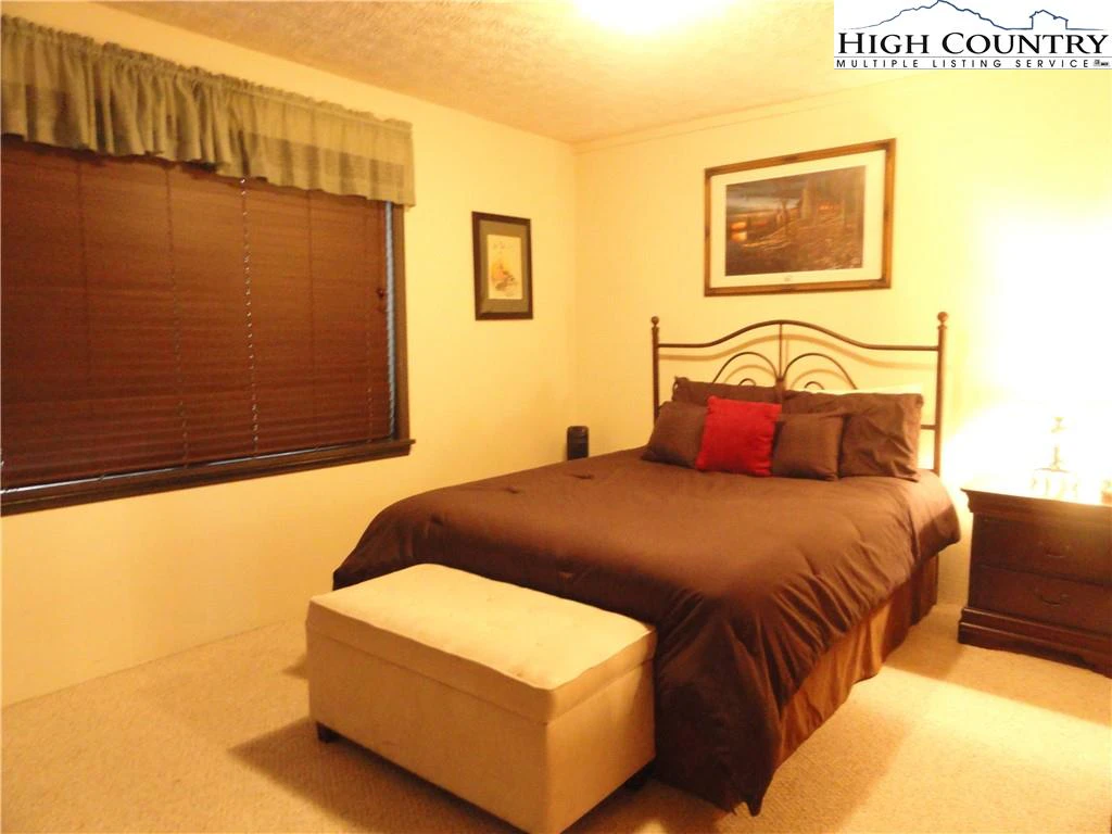 Image number 11 for the current listing