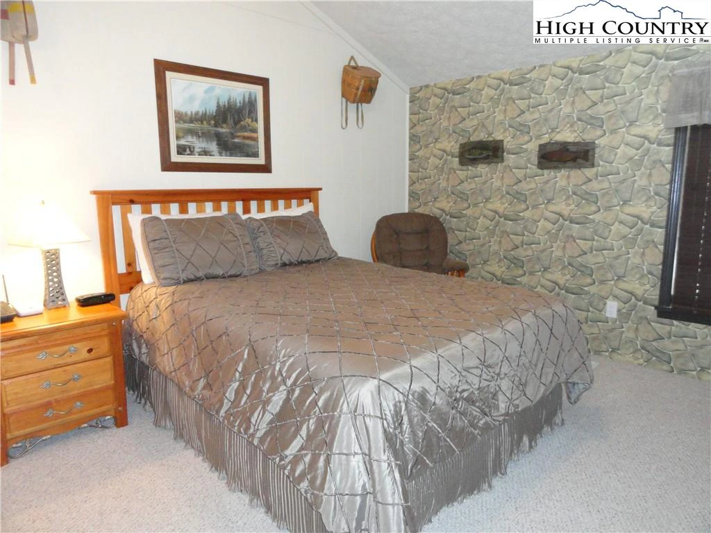Image number 9 for the current listing
