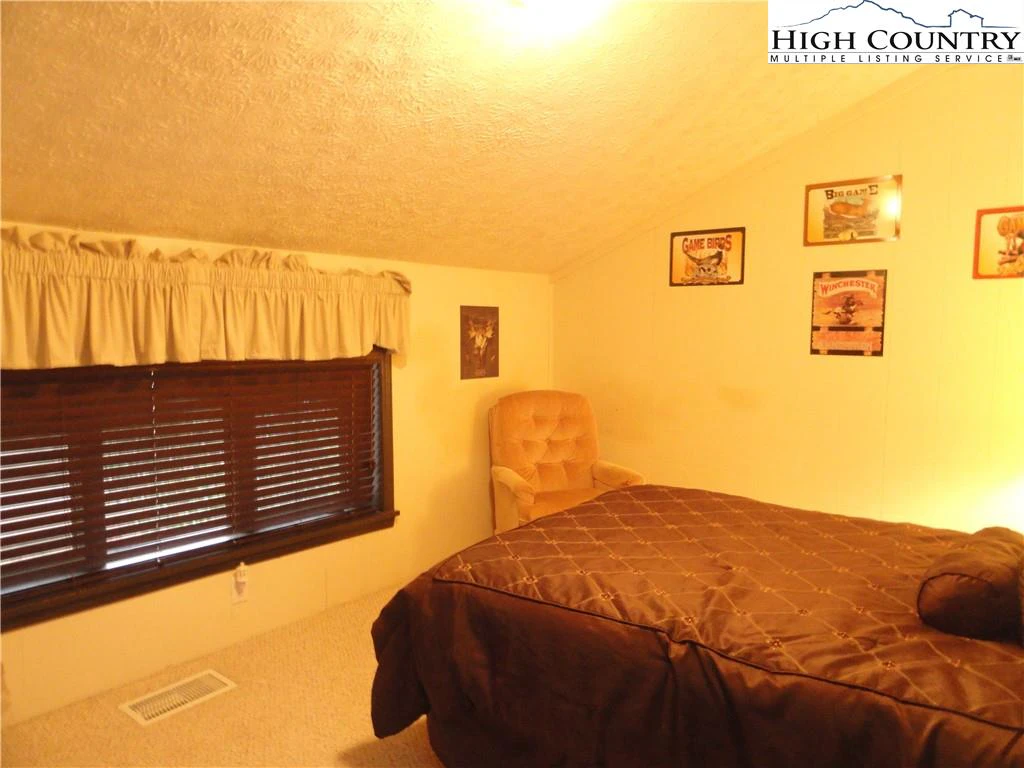 Image number 7 for the current listing