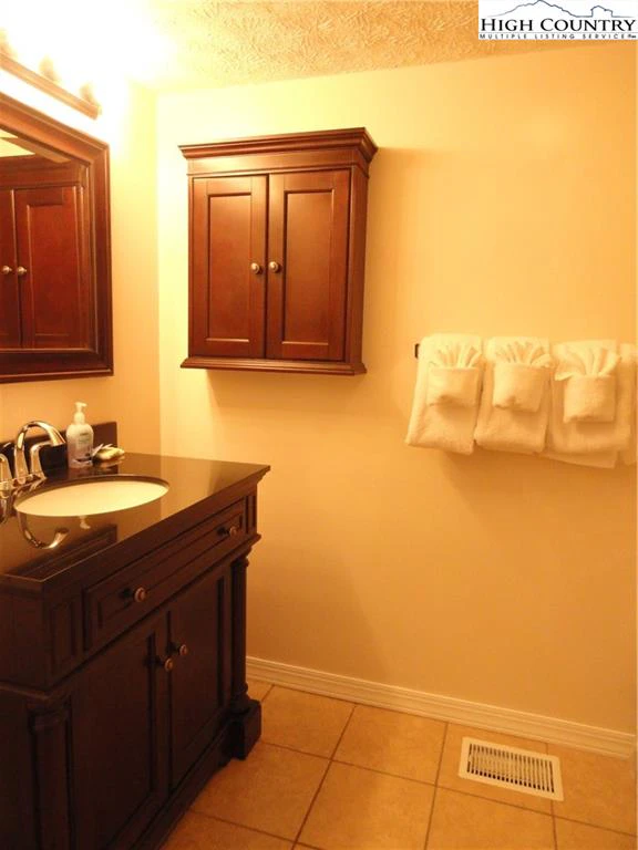 Image number 6 for the current listing