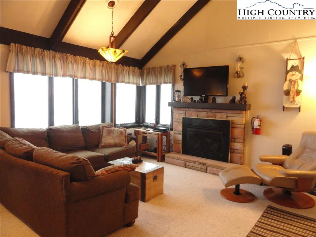 Image number 19 for the current listing