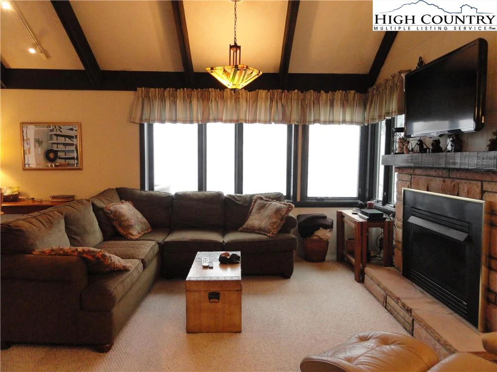 Image number 18 for the current listing