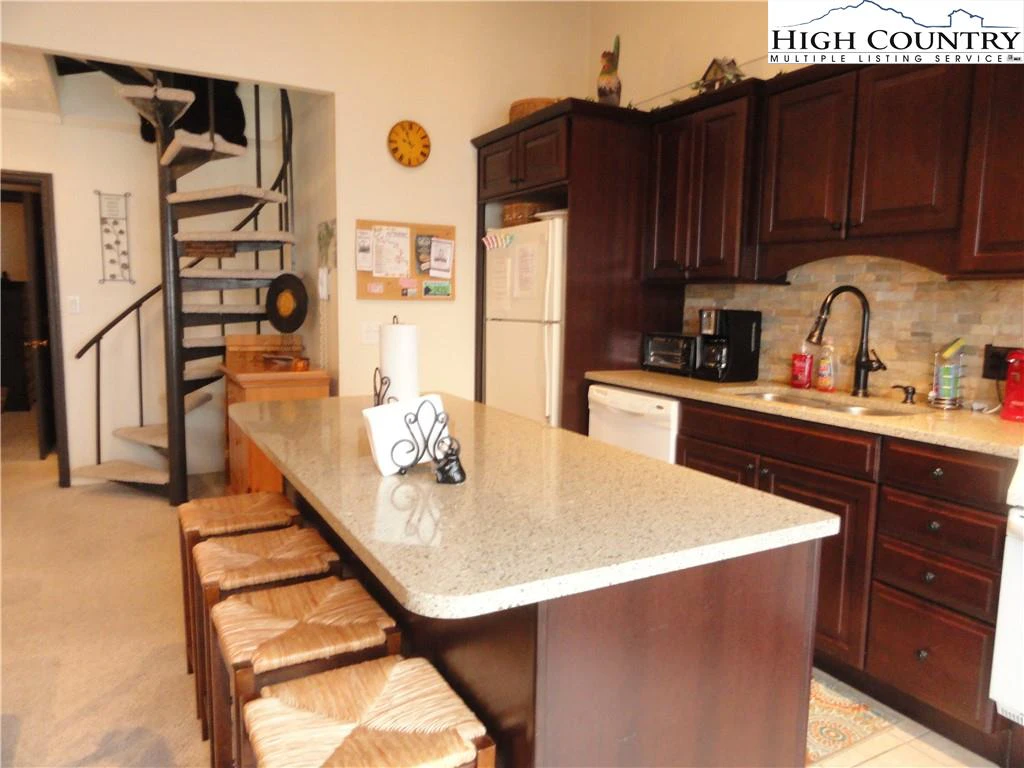 Image number 15 for the current listing