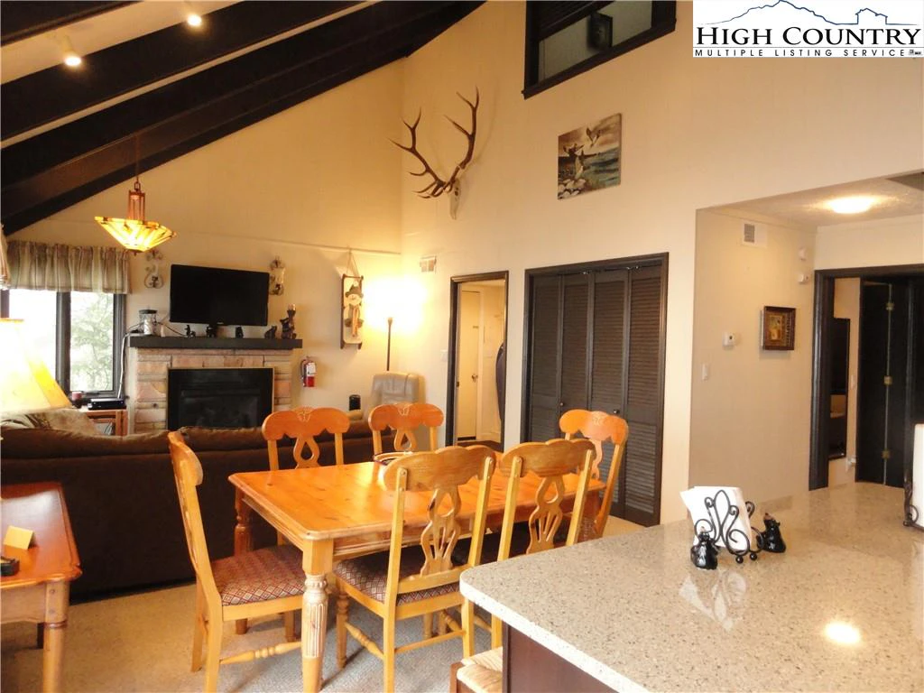 Image number 14 for the current listing