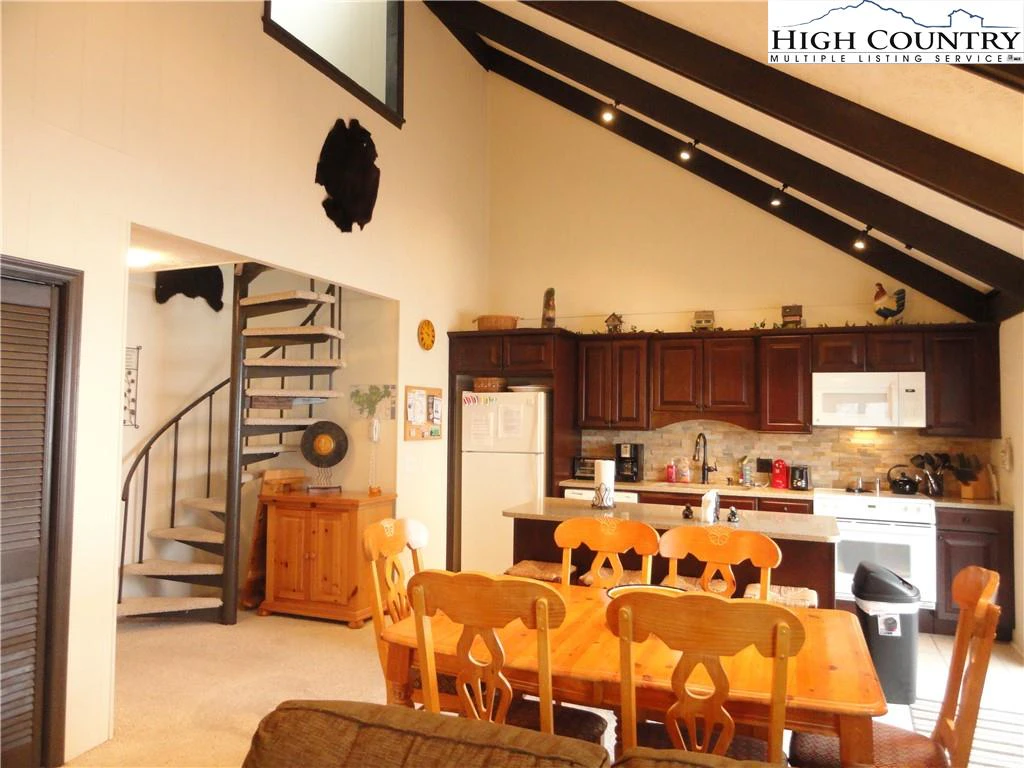 Image number 13 for the current listing