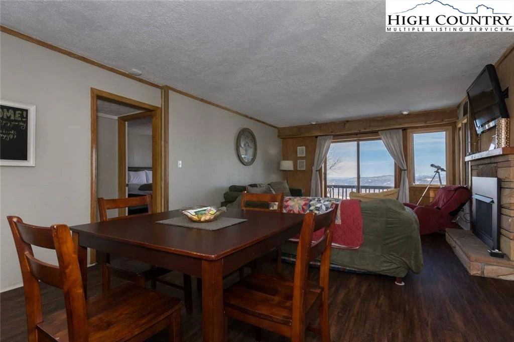 Image number 3 for the current listing