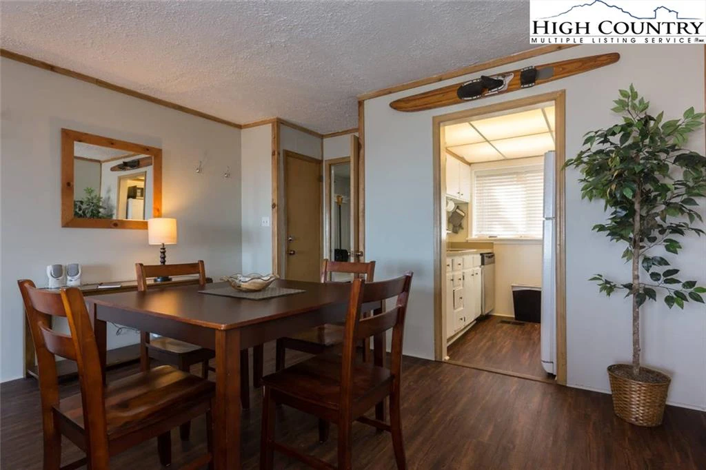 Image number 5 for the current listing