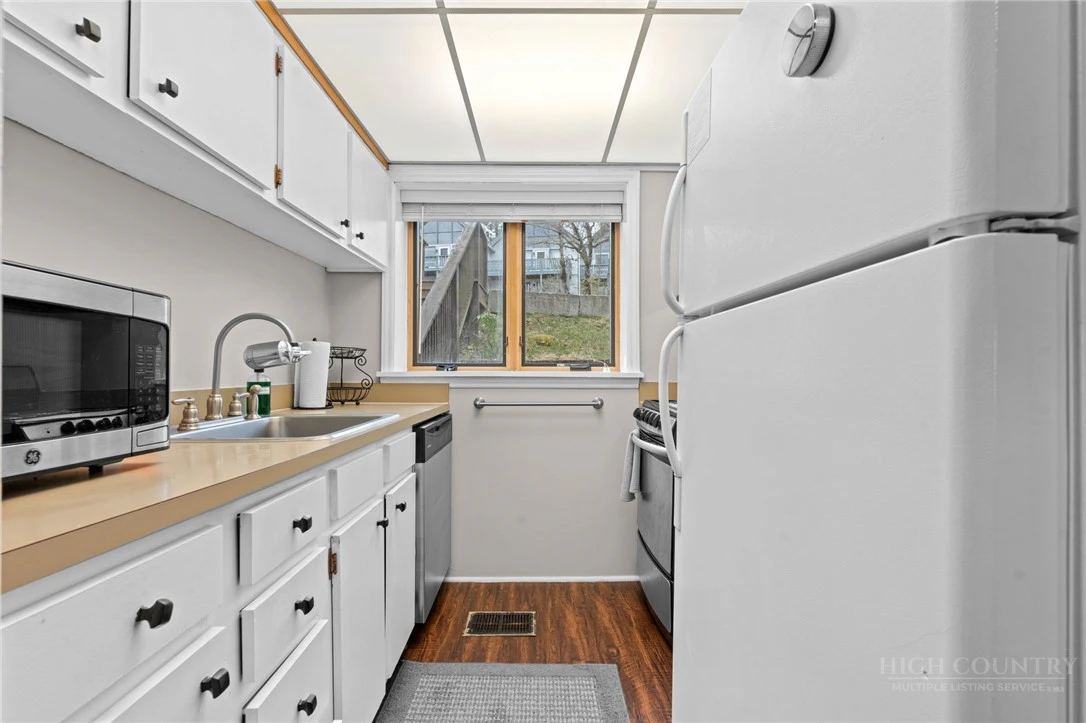 Image number 14 for the current listing