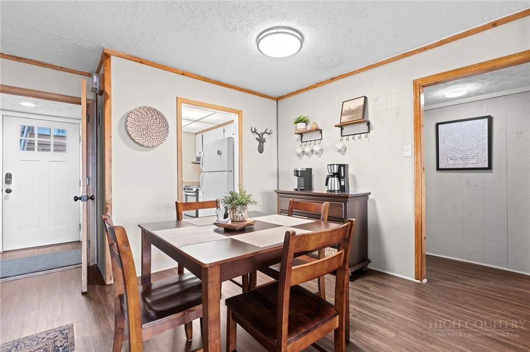 Image number 15 for the current listing