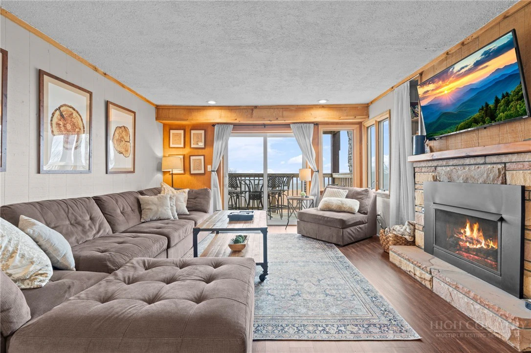 Image number 18 for the current listing