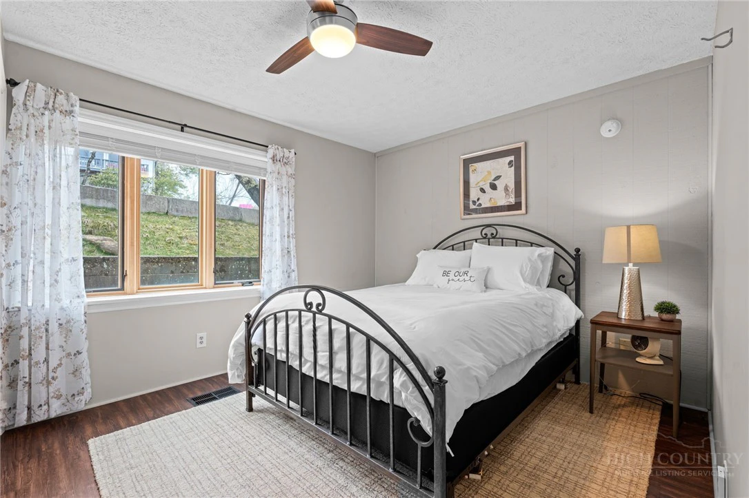Image number 8 for the current listing