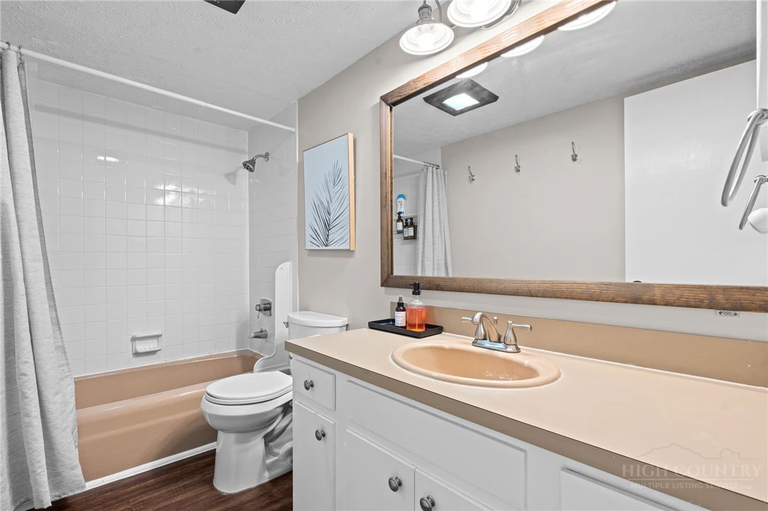 Image number 7 for the current listing
