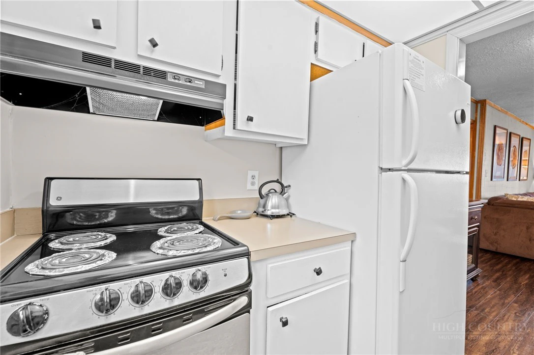 Image number 13 for the current listing