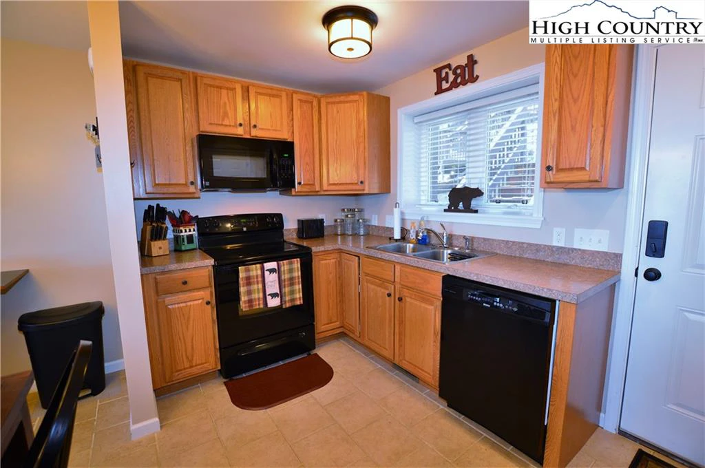Image number 18 for the current listing