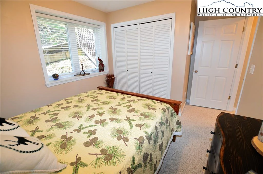 Image number 12 for the current listing