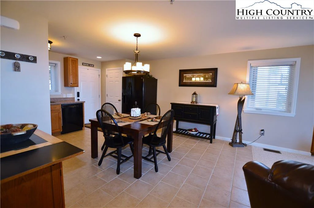 Image number 21 for the current listing
