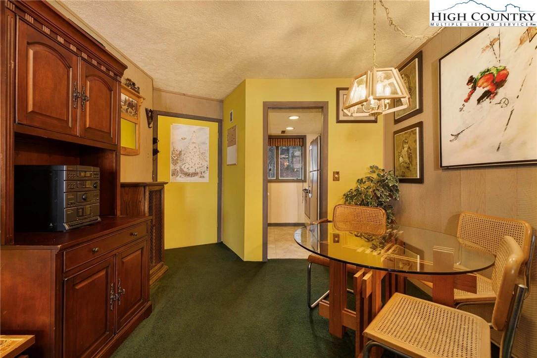 Image number 17 for the current listing