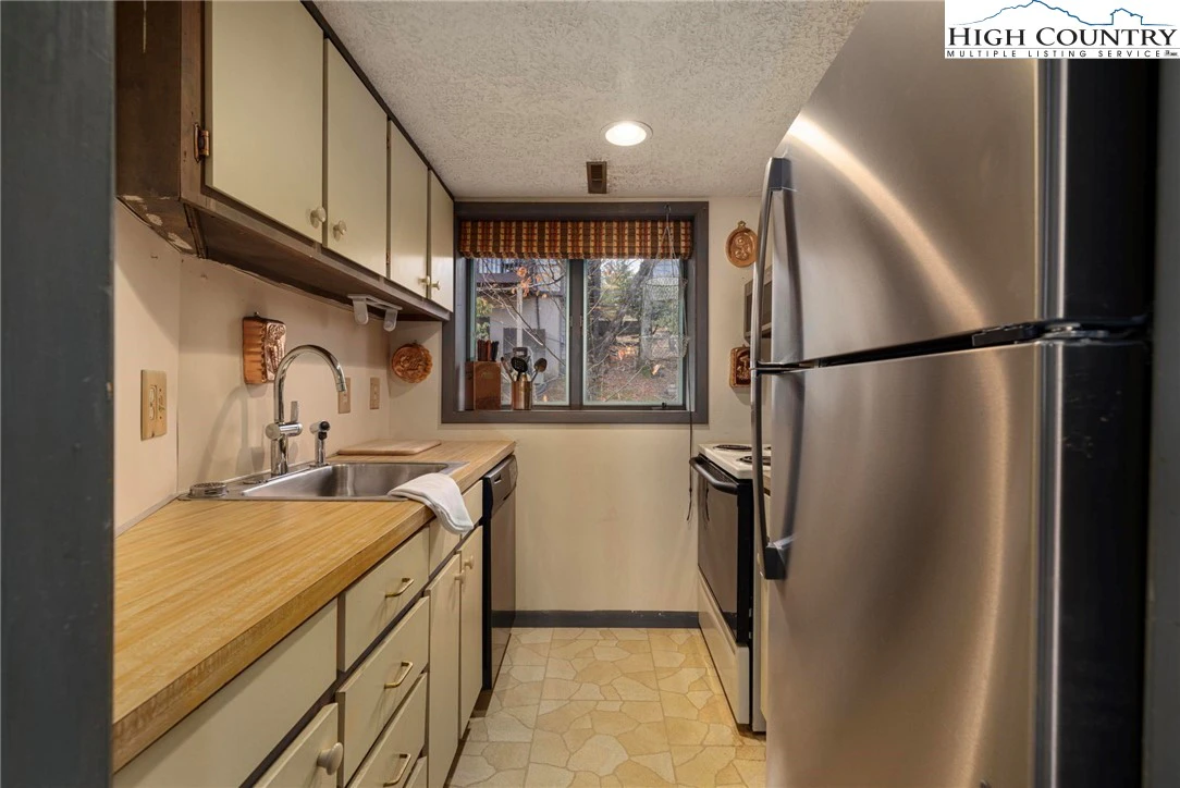 Image number 15 for the current listing