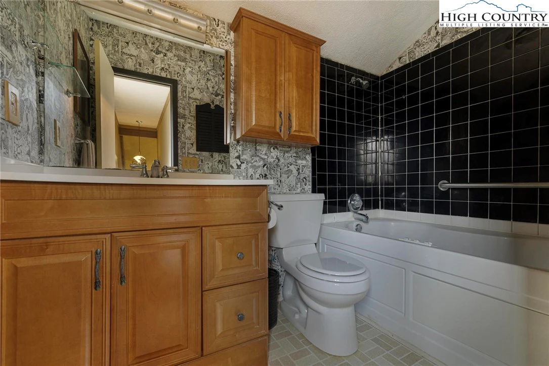 Image number 12 for the current listing