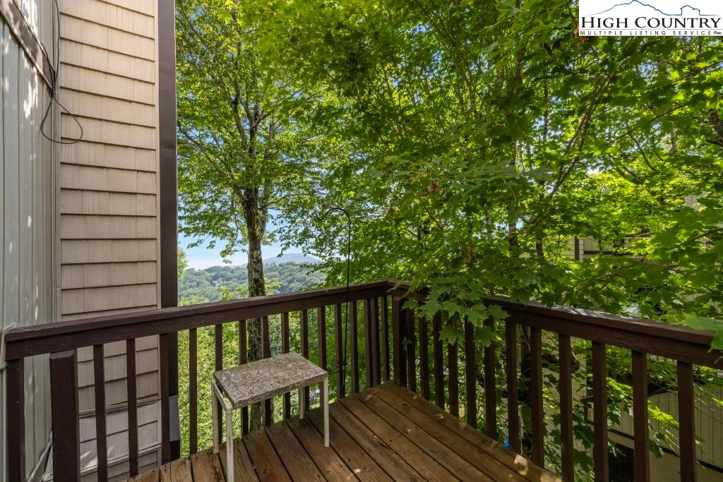 Image number 1 for the current listing