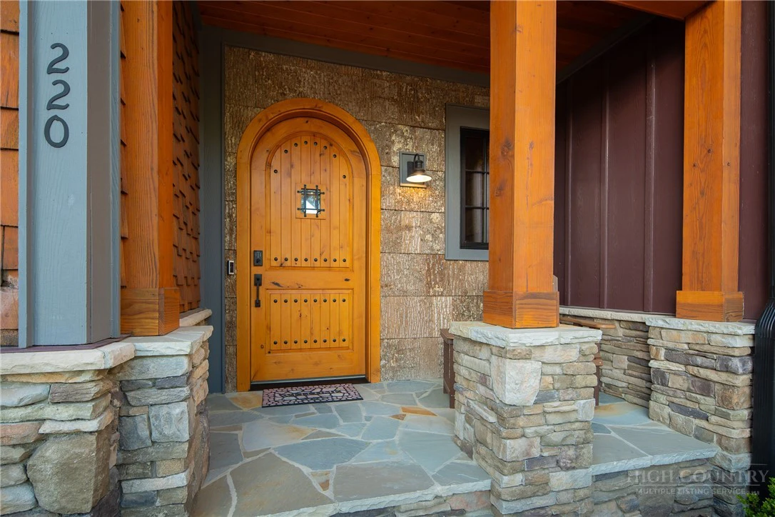 Image number 2 for the current listing