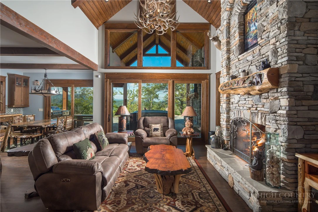 Image number 4 for the current listing