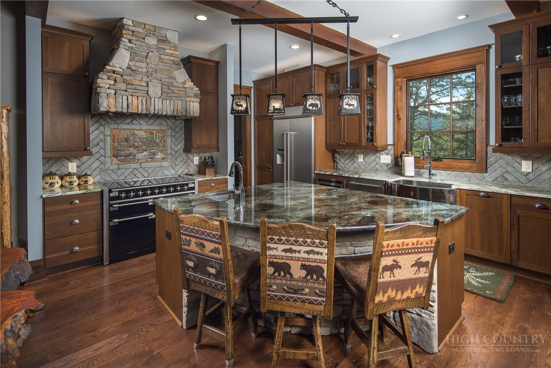 Image number 11 for the current listing