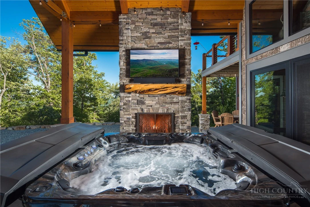 Image number 13 for the current listing